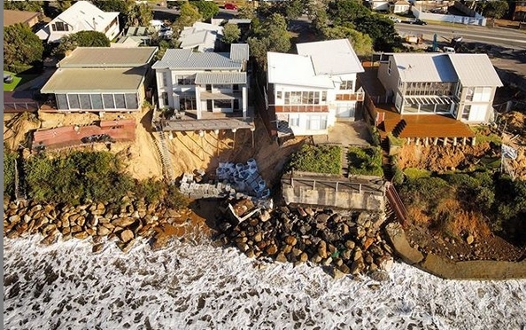 Luksusowe domy w Australii zaczęły wpadać do oceanu - GospodarkaMorska.pl