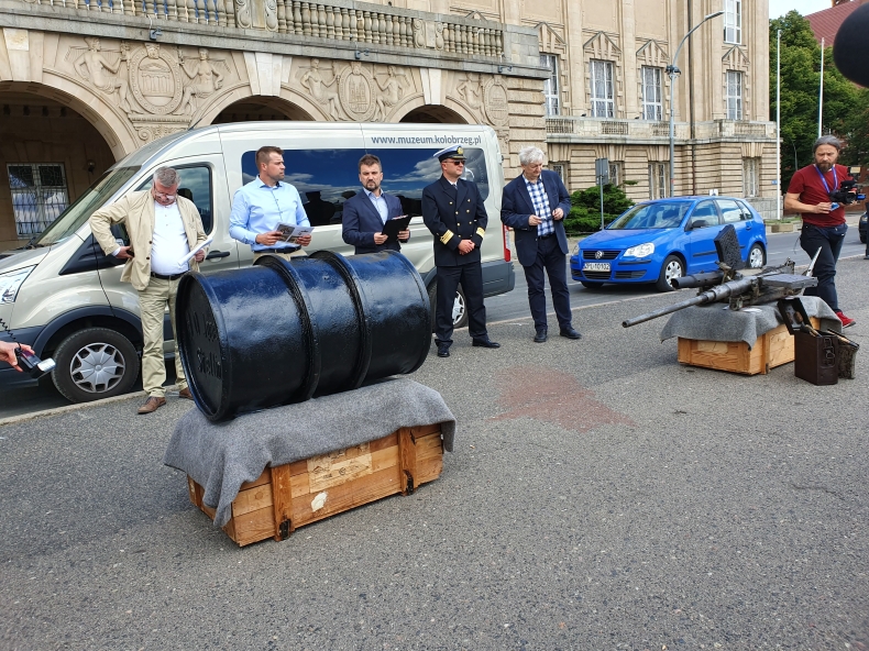 Unikatowe zabytki wydobyte przy pogłębianiu toru wodnego - GospodarkaMorska.pl