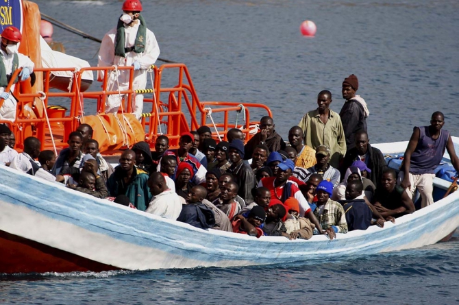 Nasila się kryzys migracyjny na Lampedusie - GospodarkaMorska.pl