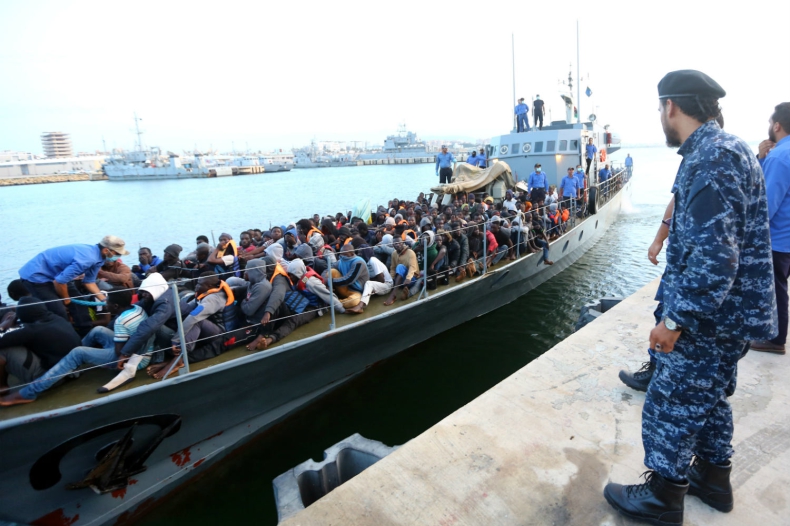 Włochy: Rząd wysyła wojsko do ośrodków dla migrantów, by zapobiec ucieczkom - GospodarkaMorska.pl