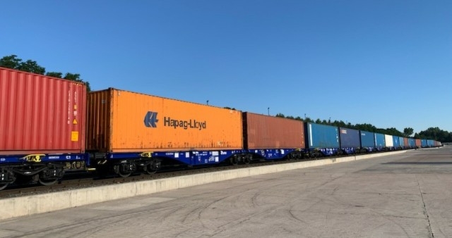 Pierwszy przewóz nowymi wagonami intermodalnymi LOTOS Kolej - GospodarkaMorska.pl