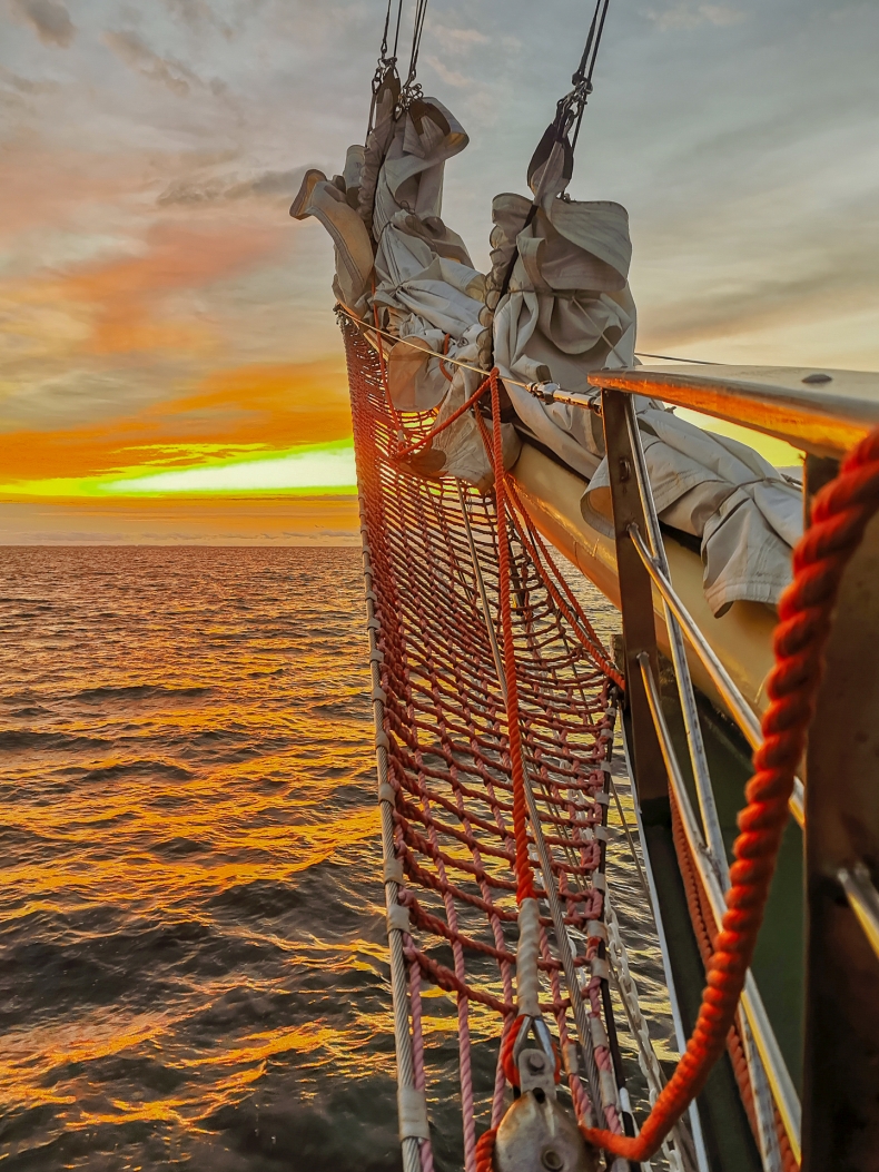 … a wiatr na wantach – relacja z praktyk pod żaglami [foto] - GospodarkaMorska.pl