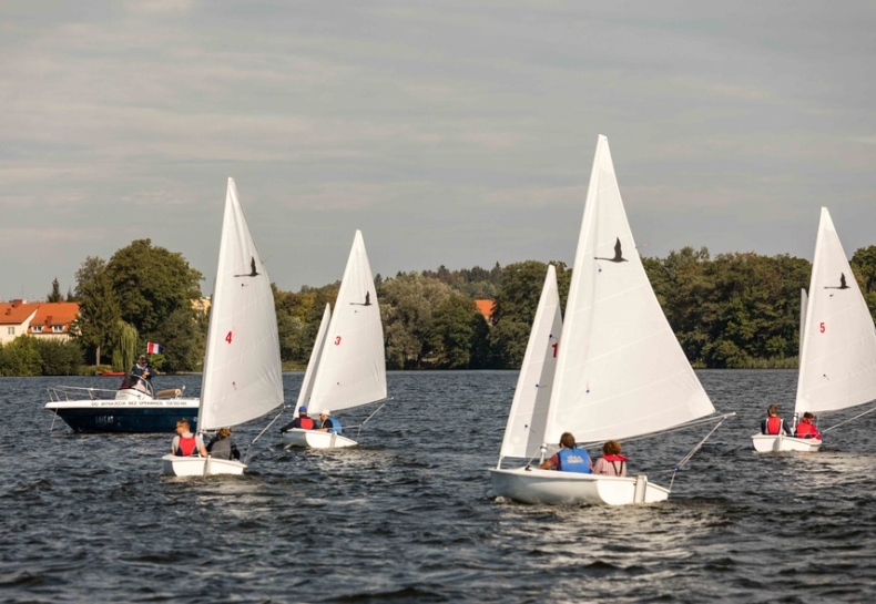 PZŻ zaprasza żeglarzy z niepełnosprawnościami na Disabled Sailing Polish Cup 2020 - GospodarkaMorska.pl