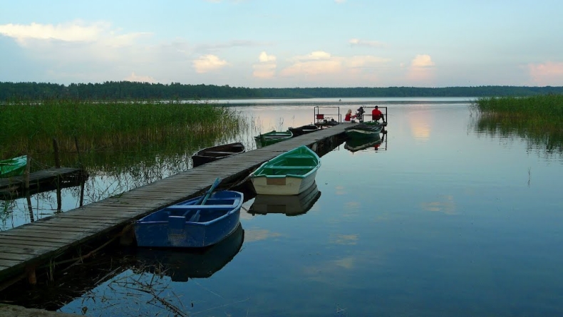 Na jeziorze Wałpusz znaleziono dryfującą łódź ze zmarłym - GospodarkaMorska.pl