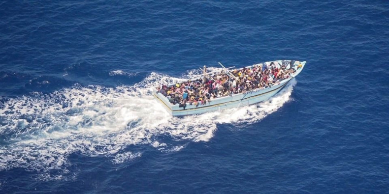250 kolejnych migrantów przypłynęło na Lampedusę - GospodarkaMorska.pl