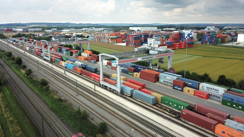 DB Cargo Polska partnerem A.P.  Moller - Maersk - rozwój towarowego transportu kolejowego na osi północ-południe - GospodarkaMorska.pl