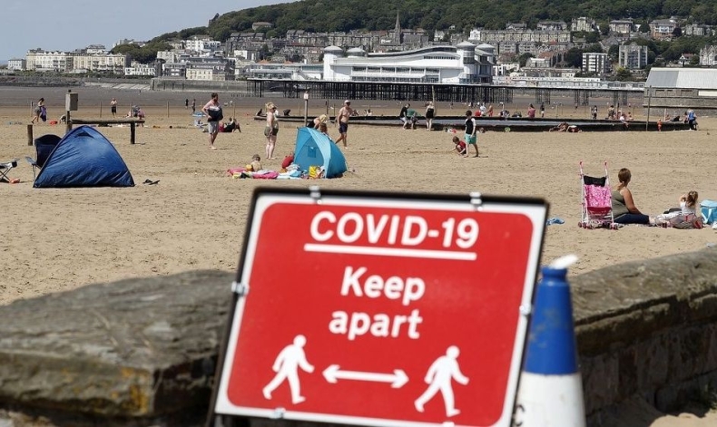 Kosiniak-Kamysz: Kiedy na plaży tłum, nie pomoże nawet maseczka - GospodarkaMorska.pl