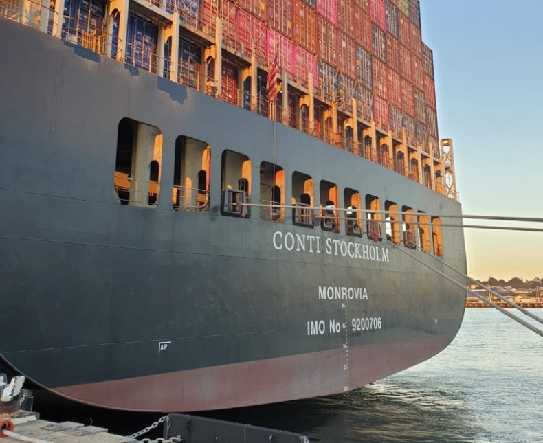 Światowy łańcuch dostaw zagrożony. Przepracowani marynarzy odmawiają pracy na statkach - GospodarkaMorska.pl