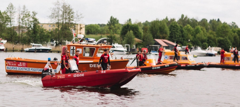 Kilka interwencji medycznych na mazurskich jeziorach w weekend - GospodarkaMorska.pl