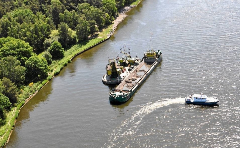 Średniowieczny miecz w świetnym stanie wydobyty z dna Odry - GospodarkaMorska.pl