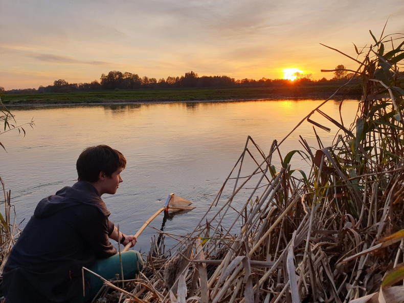 Licealista z Łodzi walczy z mikroplastikiem w rzekach - GospodarkaMorska.pl