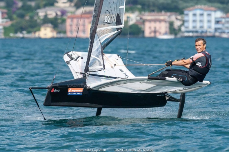 Robert Graczyk zajął trzecie miejsce na Otwartych Mistrzostwach Austrii klasy International Moth - GospodarkaMorska.pl