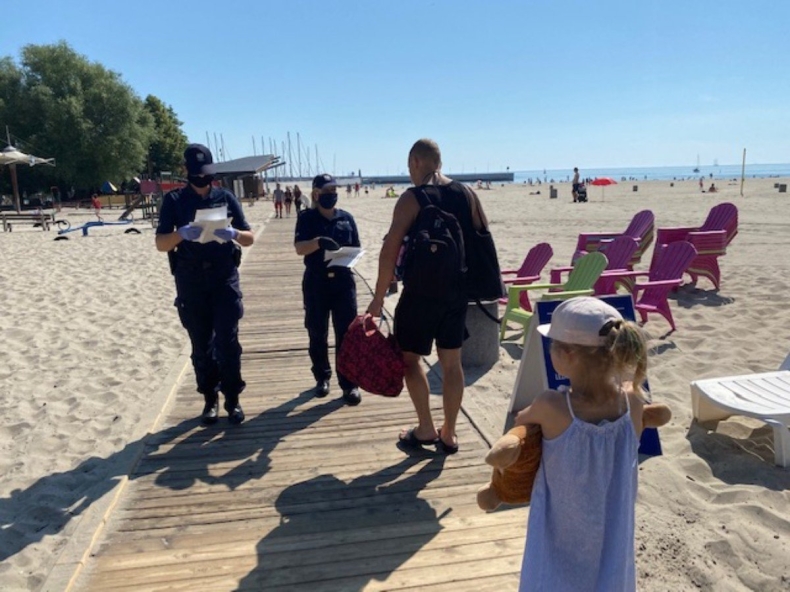 Bezpieczne opaski na gdyńskiej plaży  - GospodarkaMorska.pl