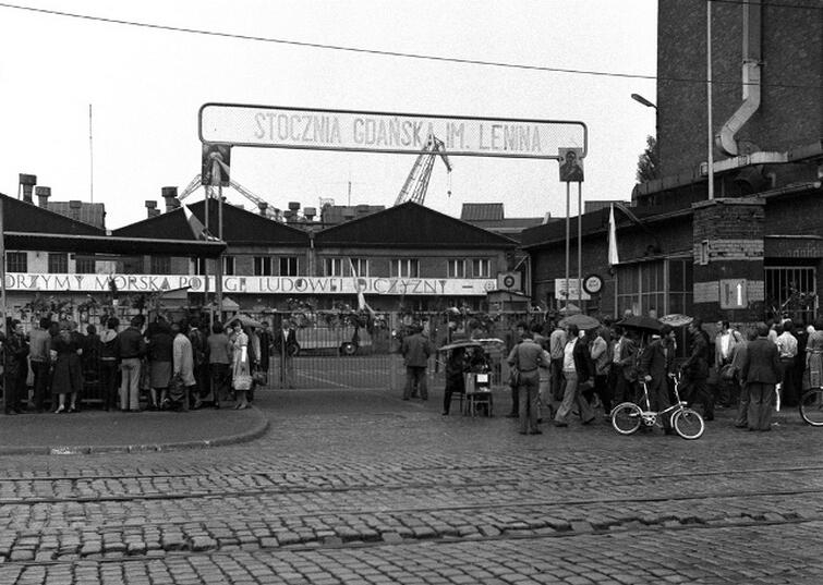 14 sierpnia 1980 roku stoczniowcy rozpoczęli protest, który zmienił Polskę i Europę - GospodarkaMorska.pl