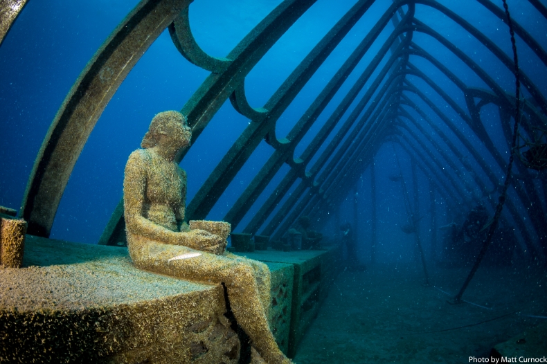 Zjawiskowe muzeum sztuki podwodnej na Wielkiej Rafie Koralowej [foto, wideo] - GospodarkaMorska.pl