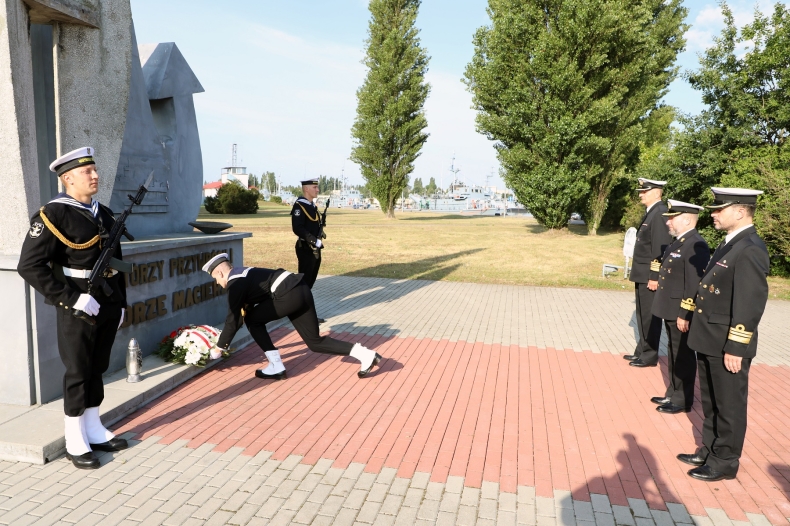 Święto Wojska Polskiego i 100. Rocznica Bitwy Warszawskiej w 8. Flotylli Obrony Wybrzeża - GospodarkaMorska.pl