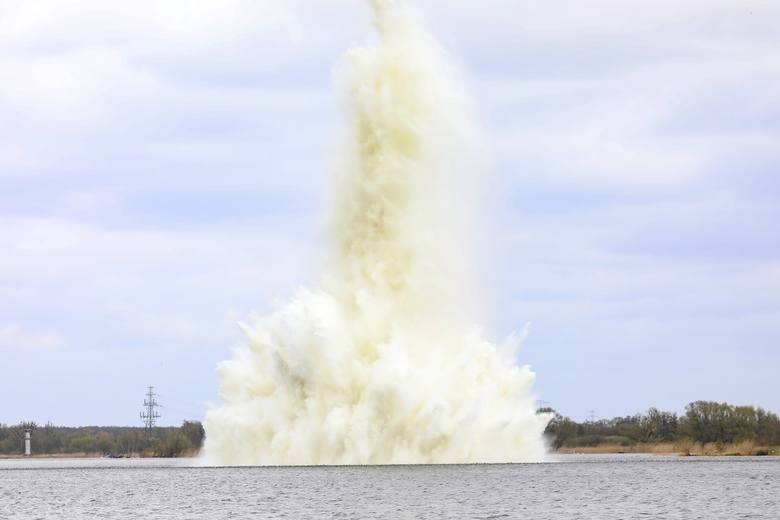 Jutro usuwanie kolejnych niewybuchów z toru wodnego w Szczecinie - GospodarkaMorska.pl