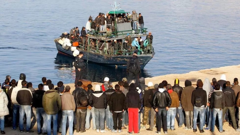  Już 1400 migrantów w przepełnionym ośrodku na Lampedusie - GospodarkaMorska.pl