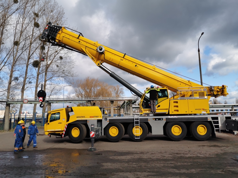 Lotos z nowym żurawiem - to największy dźwig w rafinerii - GospodarkaMorska.pl