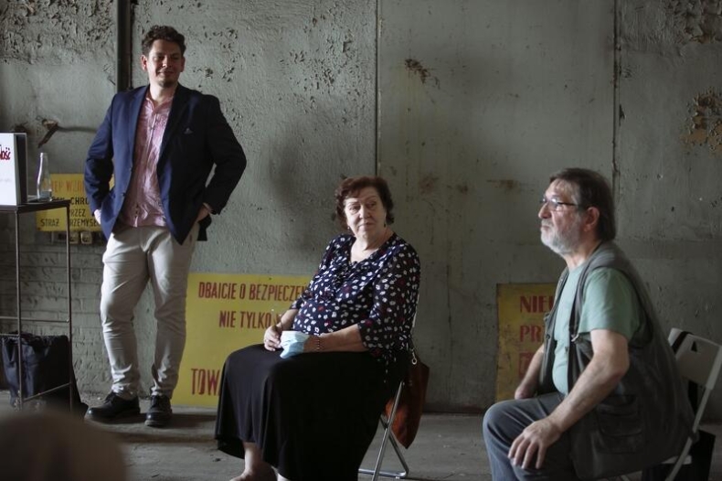 Pomóż odszukać dawnych stoczniowców - GospodarkaMorska.pl