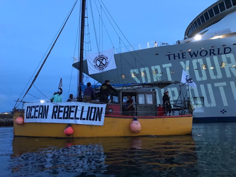 Działacze na rzecz klimatu wznieśli protest przeciw operatorowi luksusowych promów  - GospodarkaMorska.pl