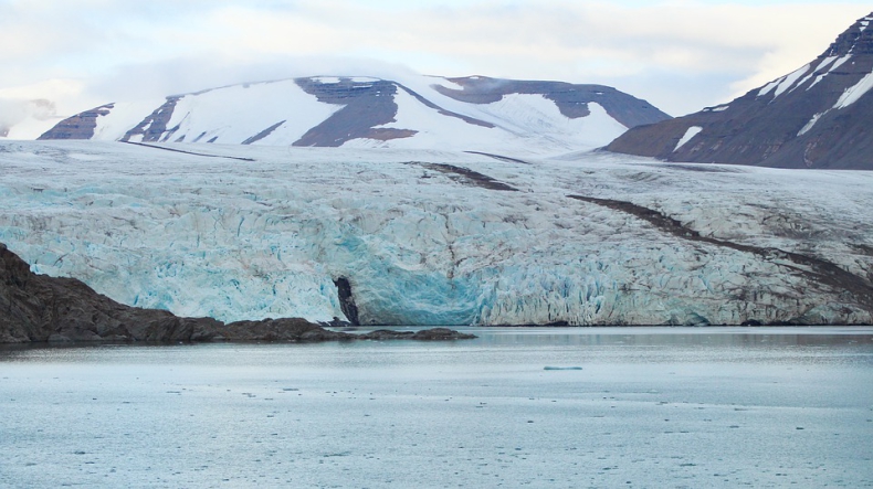 Polarnicy badają lodowce na Spitsbergenie mimo pandemii - GospodarkaMorska.pl