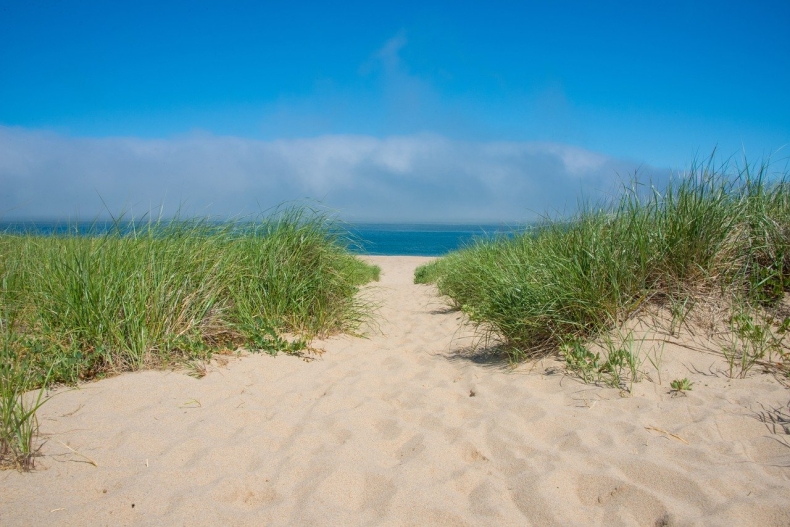 Nad morzem woda zdatna do kąpieli  - GospodarkaMorska.pl