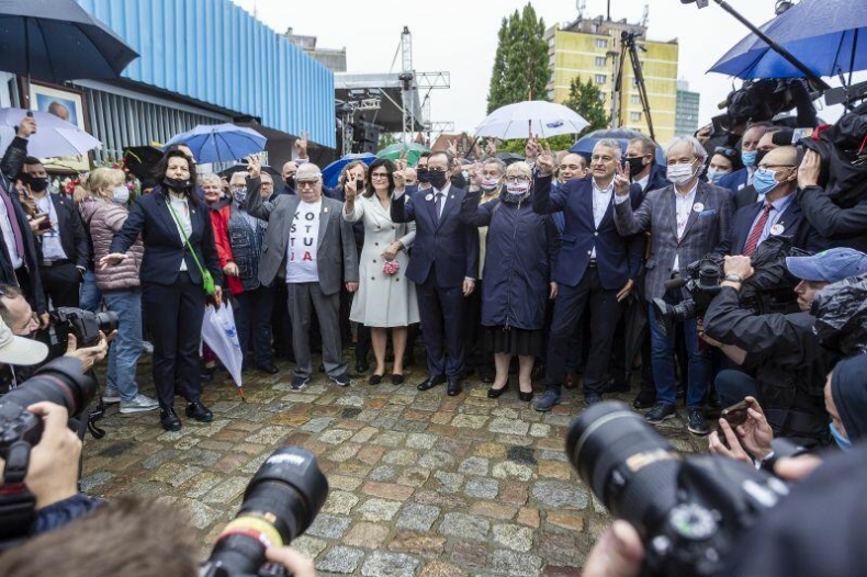 Dulkiewicz: mit Solidarności dzieli dziś wielu, nie tylko tych, którzy go tworzyli 40 lat temu  - GospodarkaMorska.pl