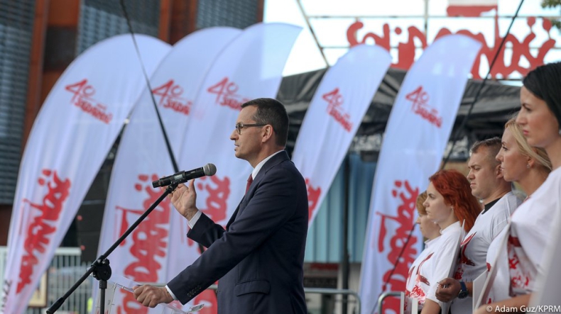 Prezydent i premier złożyli kwiaty pod bramą nr 2 Stoczni Gdańskiej - GospodarkaMorska.pl