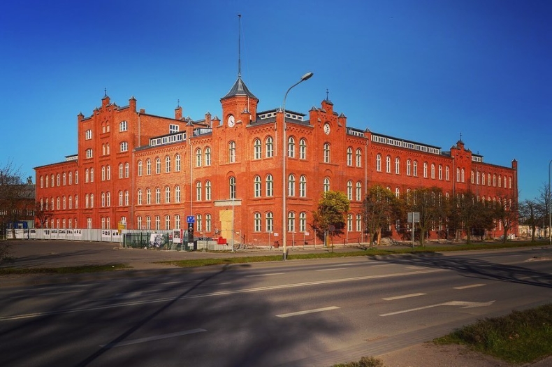 Zakończono prace renowacyjne w zabytkowym budynku stoczniowej dyrekcji - GospodarkaMorska.pl