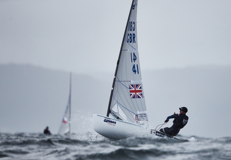 VGSD 2020 - Giles Scott prowadzi po pierwszym dniu ME w klasie Finn - GospodarkaMorska.pl