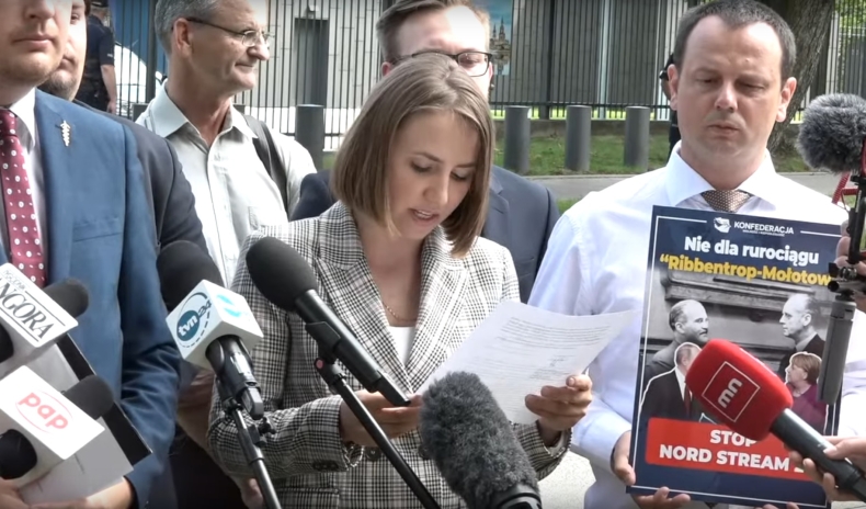 Konfederacja przed ambasadą Niemiec apeluje o zablokowanie budowy Nord Stream 2 [wideo] - GospodarkaMorska.pl