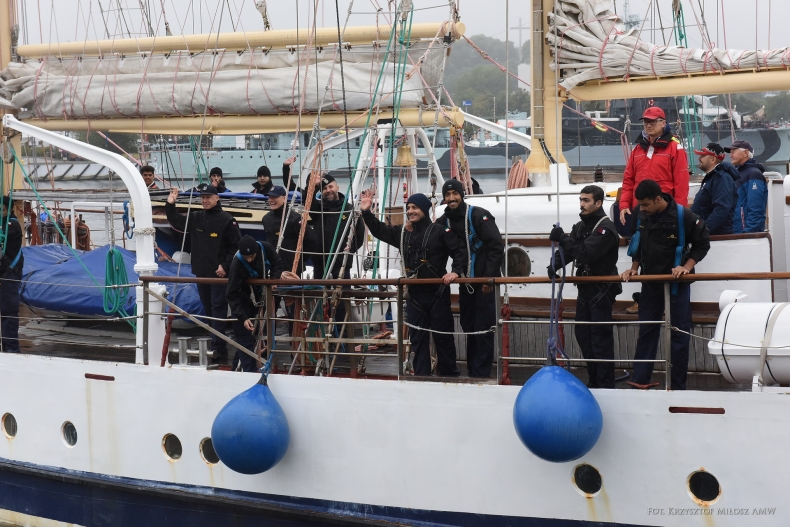 Praktyka podchorążych zagranicznych na STS „Pogoria" - GospodarkaMorska.pl