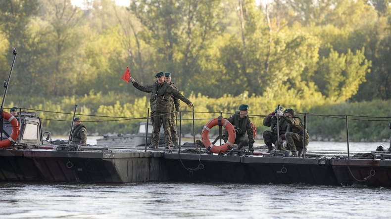 Most pontonowy na Wiśle będzie gotowy w czwartek - GospodarkaMorska.pl