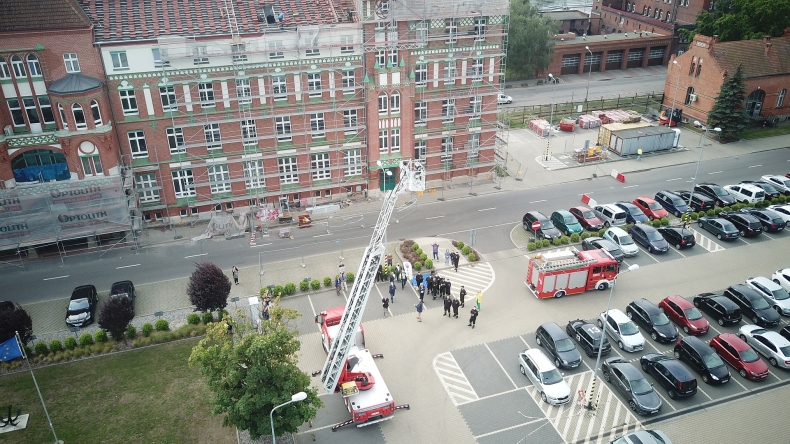 Pokaz supernowoczesnej drabiny strażackiej w porcie [wideo] - GospodarkaMorska.pl