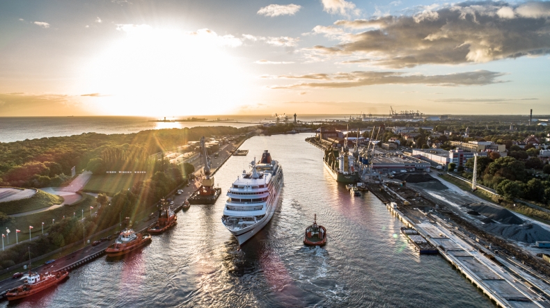 Do Portu Gdańsk wpłynął pierwszy wycieczkowiec w tym sezonie [foto, wideo] - GospodarkaMorska.pl