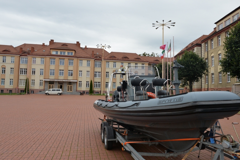 Nowa łódź typu RIB w Akademii Marynarki Wojennej  - GospodarkaMorska.pl