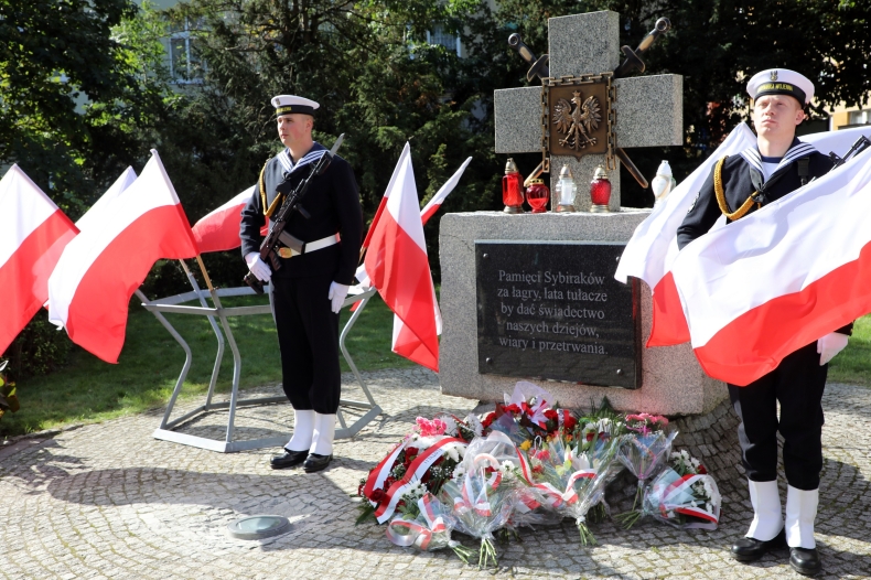 8. Flotylla Obrony Wybrzeża na obchodach 81. rocznicy agresji ZSRR na Polskę  - GospodarkaMorska.pl
