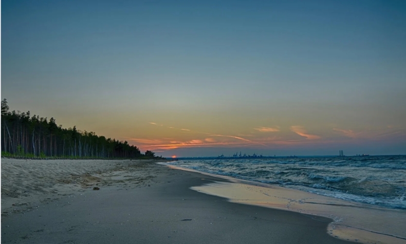 Jakość wody u ujścia Wisły na jednym kąpielisku nie odpowiada wymaganiom sanitarnym - GospodarkaMorska.pl