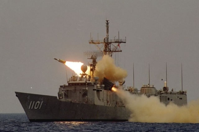 Rośnie napięcie w Cieśninie Tajwańskiej - obie strony testują rakiety - GospodarkaMorska.pl