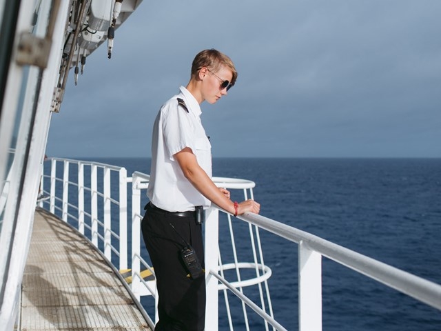 Maersk wzywa do działania w sprawie 400 tysięcy marynarzy uwięzionych na morzu - GospodarkaMorska.pl