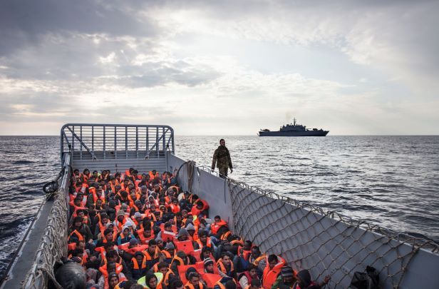Pakt w sprawie migracji i azylu – sprzężenie systemu azylowego z polityką powrotów  - GospodarkaMorska.pl