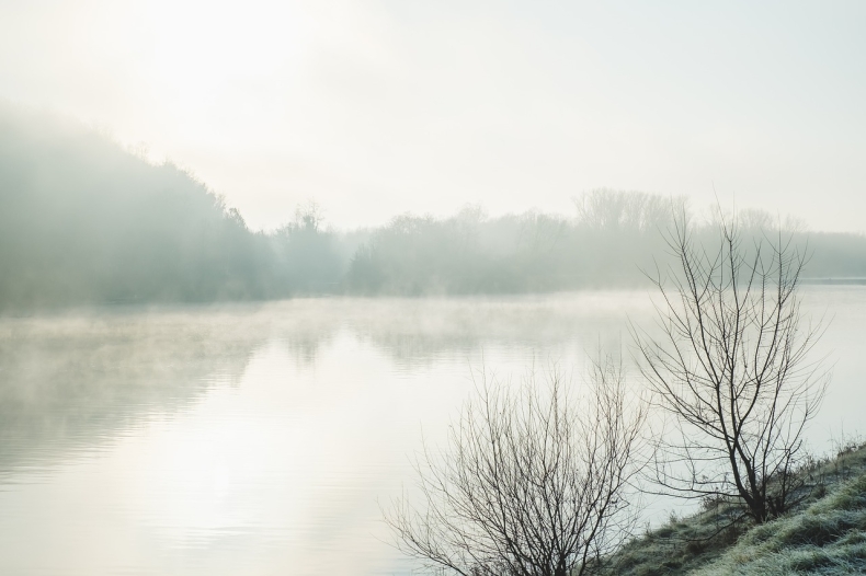 Dziwne plamy na syberyjskiej rzece - GospodarkaMorska.pl