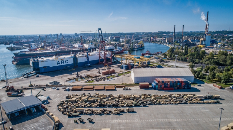 Amerykańskie wojska w Porcie Gdańsk. Zobacz nietypowy rozładunek (foto, wideo) - GospodarkaMorska.pl