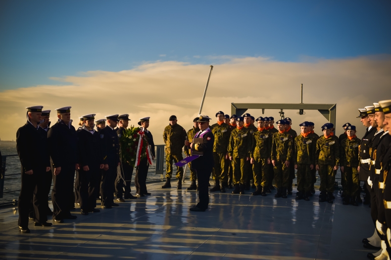 Ślubowanie klasy mundurowej LO z Rzepina [foto] - GospodarkaMorska.pl