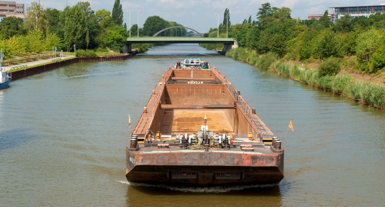 Bez poduszkowców, ale i bez emisji - raport WWF o polskim transporcie przyszłości - GospodarkaMorska.pl