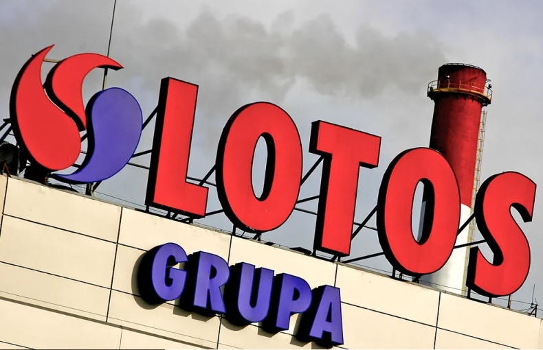 Posłowie KO krytykują planowane przejęcie Lotosu przez Orlen: "wyprzedaż majątku narodowego" - GospodarkaMorska.pl