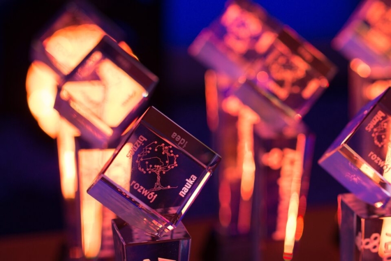 Pilotaż Energi Oświetlenia w Porcie Gdynia rozpoczęty i nagrodzony - GospodarkaMorska.pl