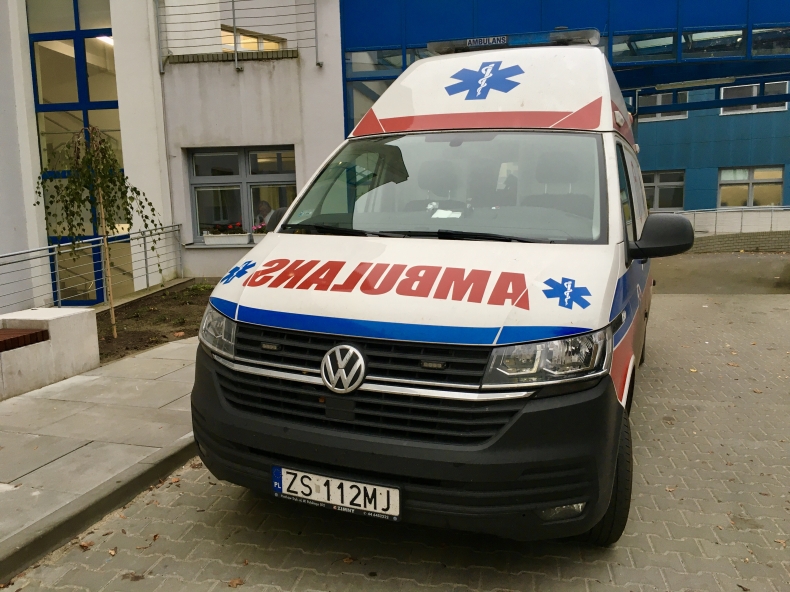 Karetka ufundowana przez ZMPSiŚ już we flocie szpitala - GospodarkaMorska.pl