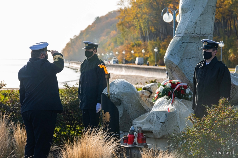 Pamiętamy o tych, którzy odeszli na wieczną wachtę  - GospodarkaMorska.pl